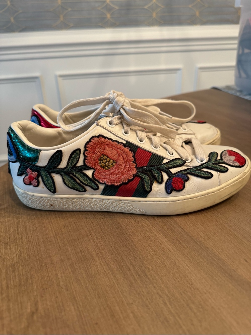 Gucci Ace White Floral Embroidered Lace-Up Women's Sneakers - Red & Green Accent - Picture 4 of 5